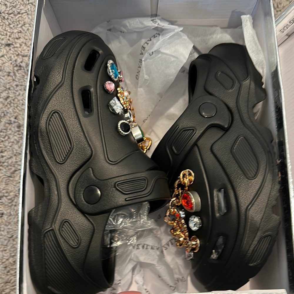 AZALEA WANG EVERETT BLACK MULTI STONE GOLD CHAIN FLAT - Picture 6 of 6